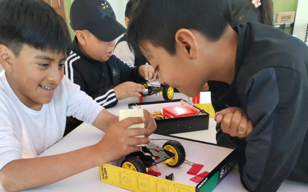 Cuando la tecnología habla K’iche’: infancia maya usa la robótica para transformar su comunidad